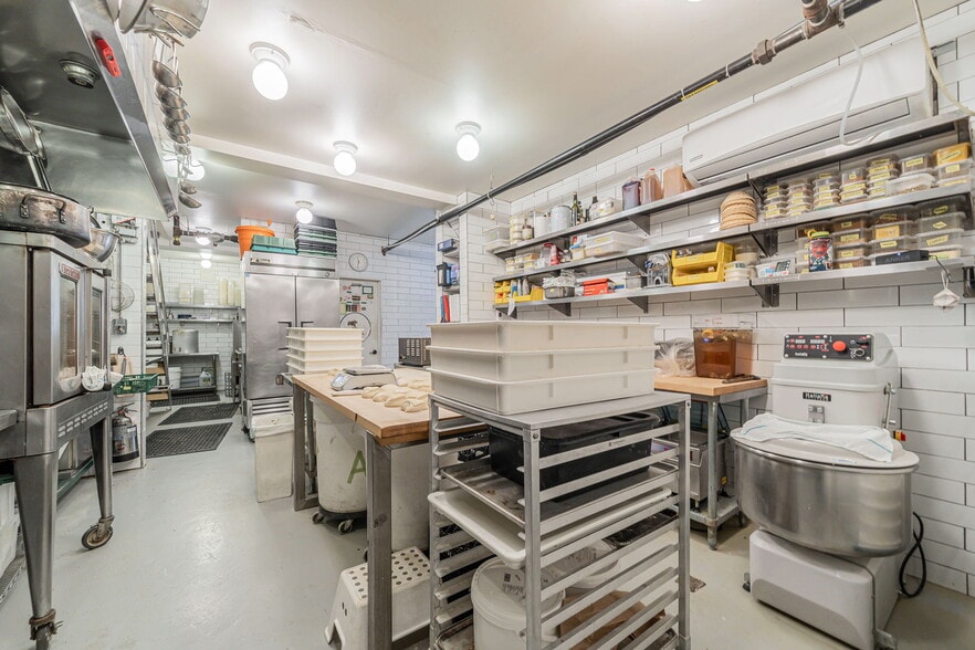 More Photos Of 5090-5092 St Notre-Dame O, Montréal General Retail For Sale