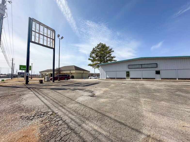 More Photos Of 3105 Memorial Pky NW, Huntsville Warehouse For Sale