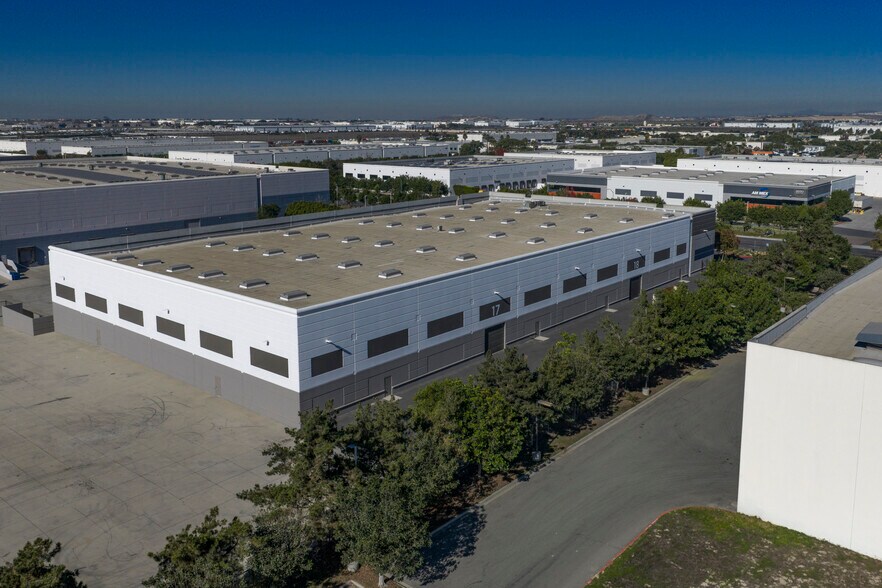 More Photos Of 8709 Kerns St, San Diego Warehouse For Lease