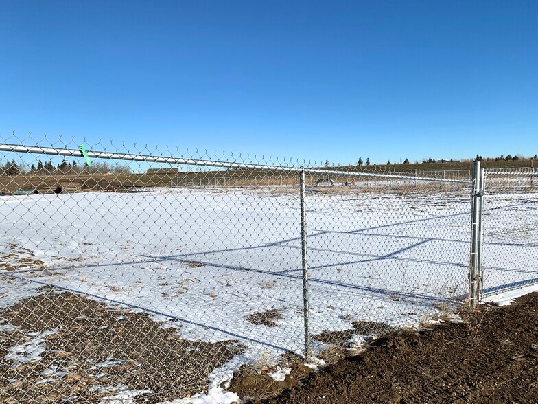 More Photos Of 20 Veenstra Dr, Red Deer County Warehouse For Lease