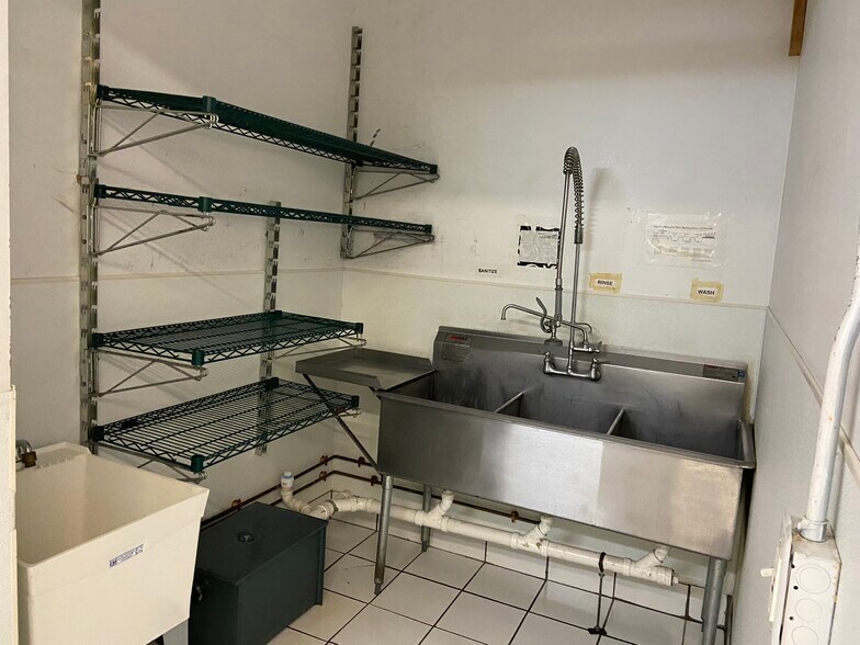 More Photos Of 4446 Main St, Snyder Storefront Retail Office For Lease