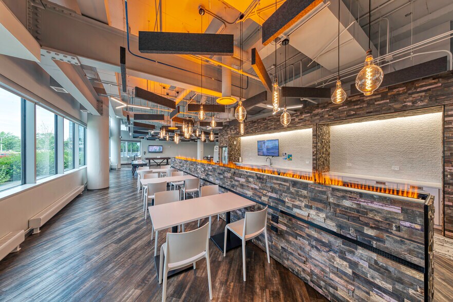 More Photos Of 1 Westbrook Corporate Ctr, Westchester Coworking Space