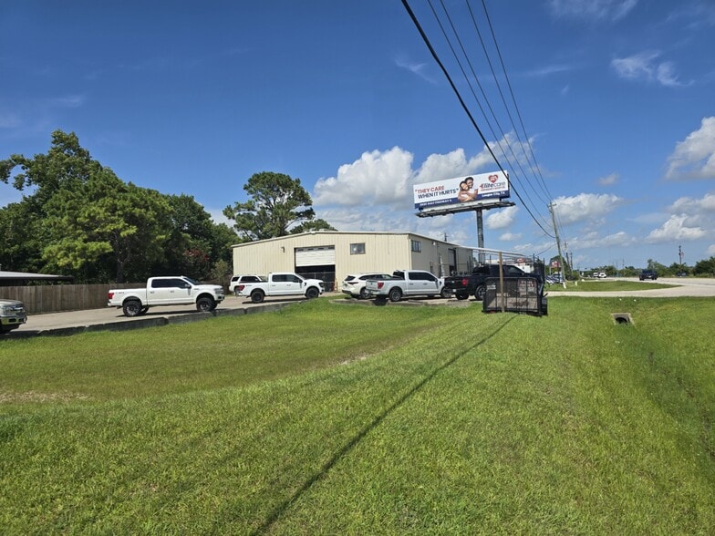 More Photos Of 7915 FM 517 Rd W, Dickinson Warehouse For Sale