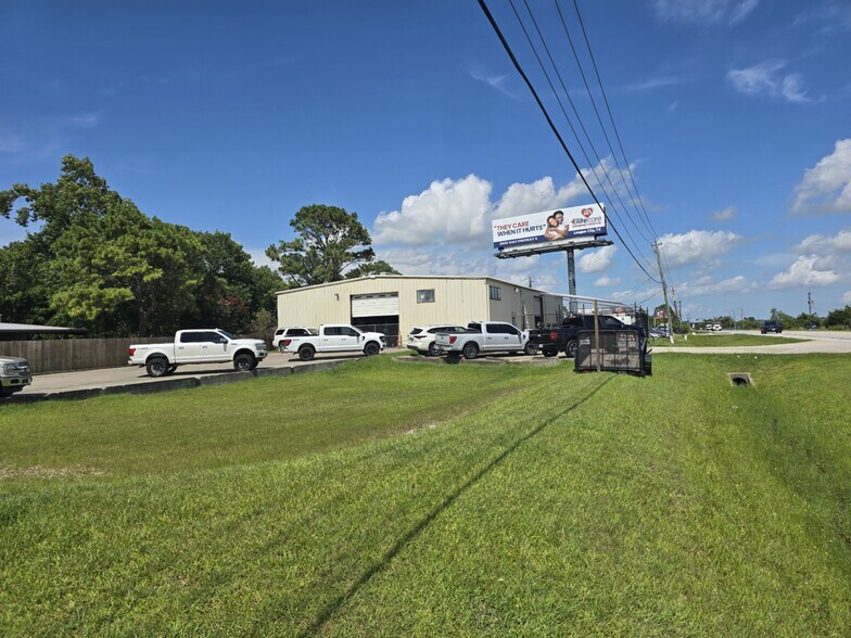 More Photos Of 7915 FM 517 Rd W, Dickinson Warehouse For Sale