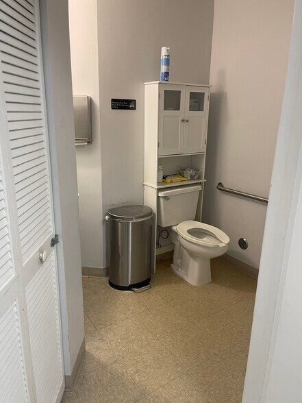 More Photos Of 1040 Weston Rd, Weston Medical For Lease