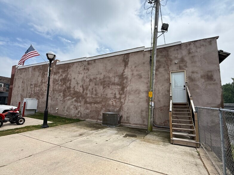 More Photos Of 121 Water St, Albany General Retail For Sale
