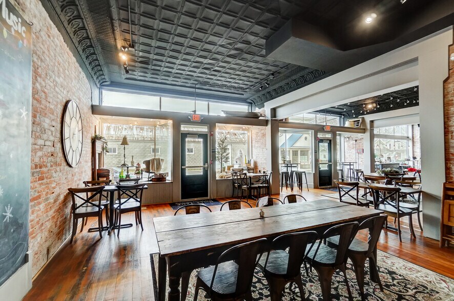 More Photos Of 105 E Liberty St, Arlington Restaurant For Sale