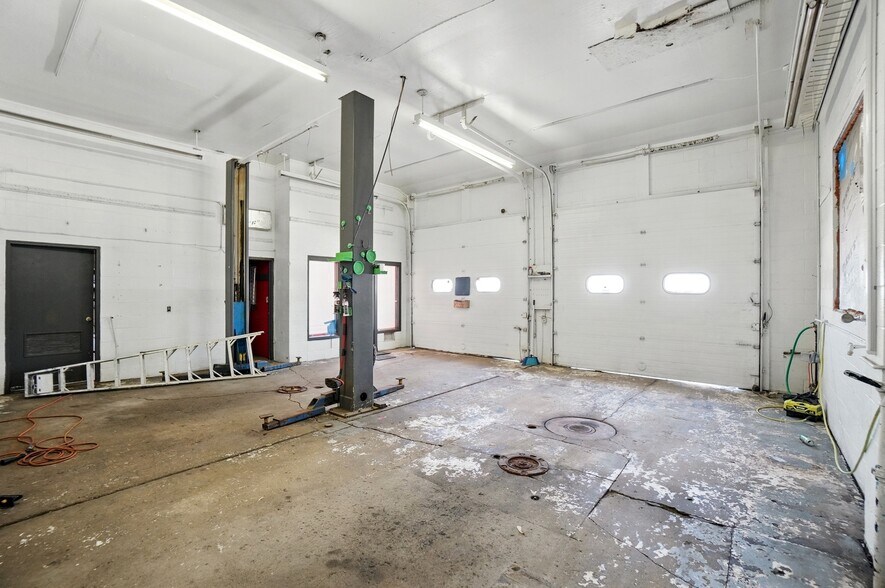 More Photos Of 4500 Dixie Hwy, Franklin Auto Repair For Sale