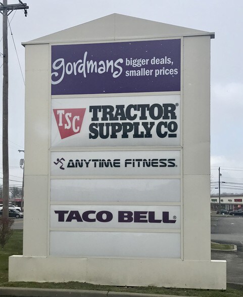 More Photos Of 25 Williamson Rd, Greenville Unknown For Lease