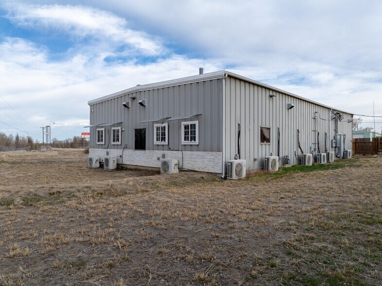 More Photos Of 3035 E 4th St, Pueblo Service For Sale