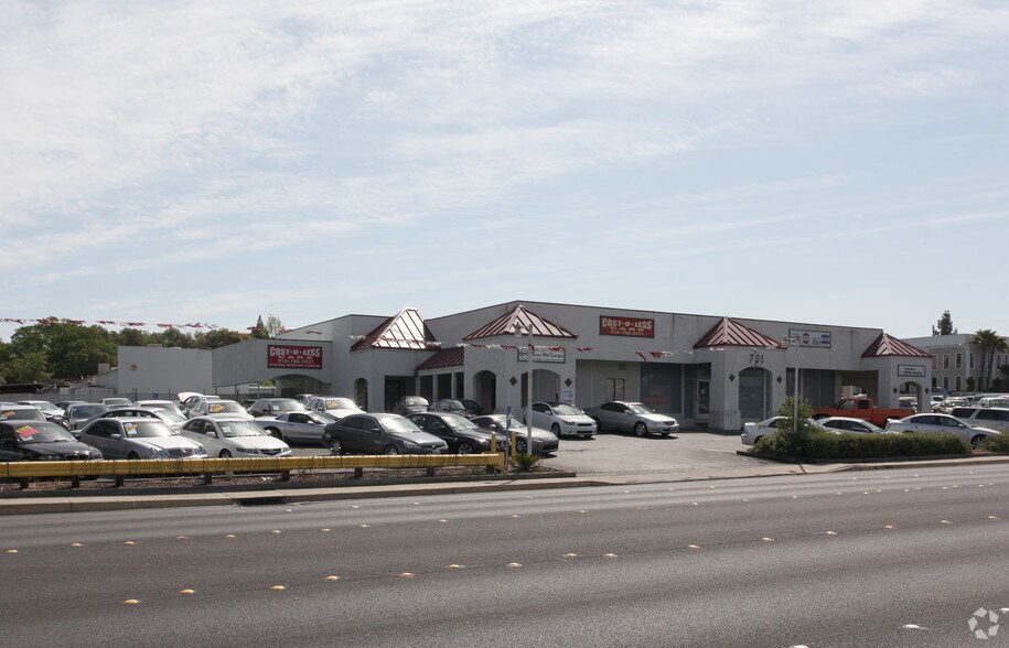 More Photos Of 701 Riverside Ave, Roseville Warehouse For Lease