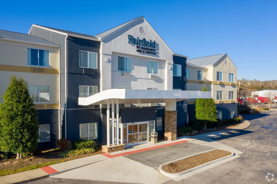 More Photos Of 810 Expo Dr, Smyrna Hotel For Sale