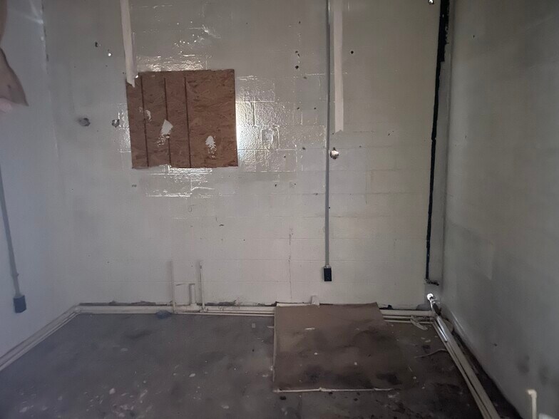 More Photos Of 1706 Hayden Ave, East Cleveland Auto Dealership For Sale