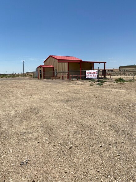 Primary Photo Of 9 Farm to Market 652, Orla Showroom For Lease