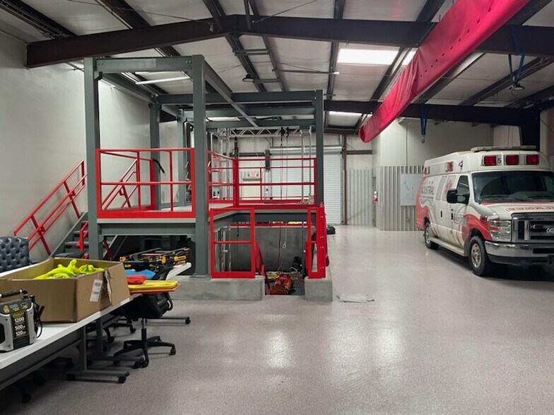 More Photos Of 4525 Schillinger Rd N, Semmes Service For Lease
