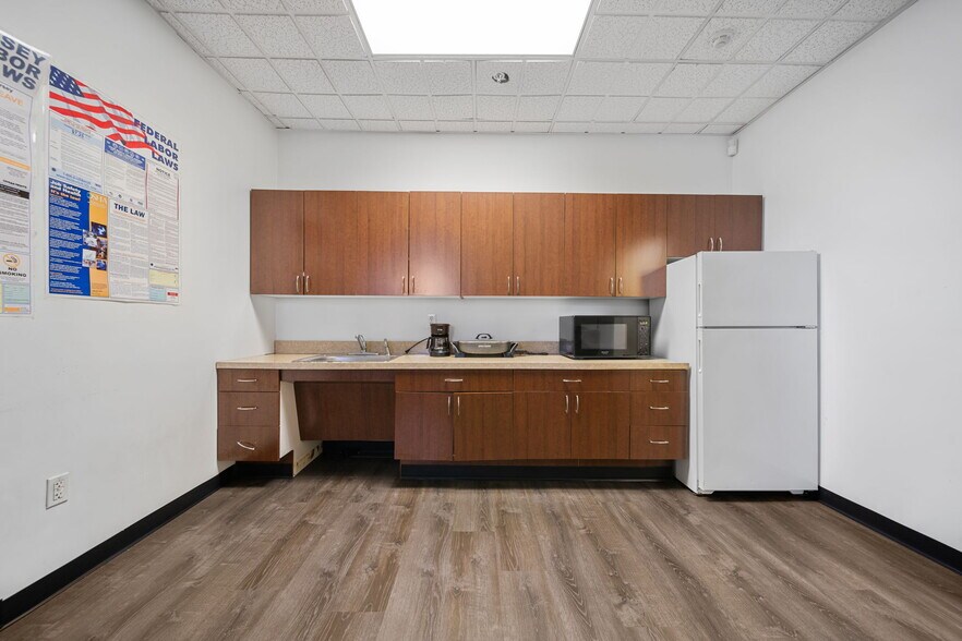 More Photos Of 2535 John F Kennedy Blvd, Jersey City Medical For Lease