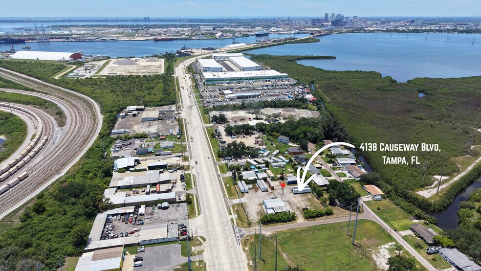 More Photos Of 4138 Causeway Blvd, Tampa Warehouse For Lease