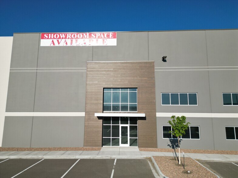 More Photos Of 15707 Terrazzo dr, Colorado Springs Showroom For Lease