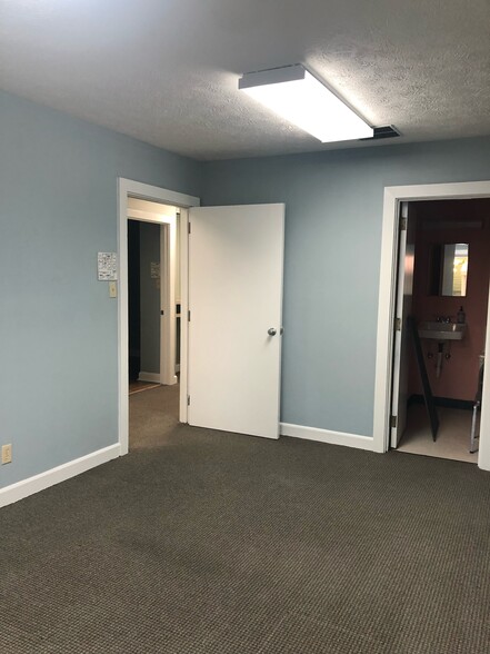 More Photos Of 1762 Metromedical Dr, Fayetteville Medical For Sale