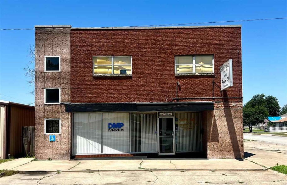 Primary Photo Of 118 N Oak St, Ponca City Office For Sale