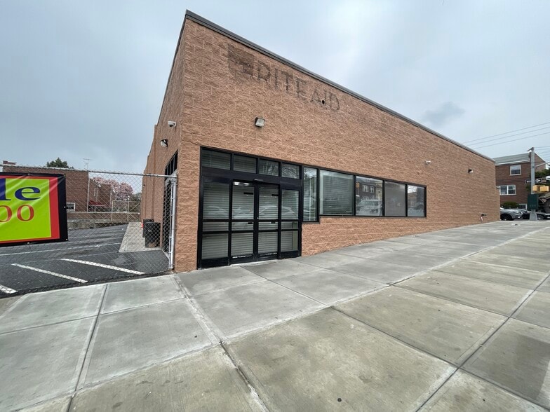 More Photos Of 911 Morris Park Ave, Bronx Drugstore For Lease