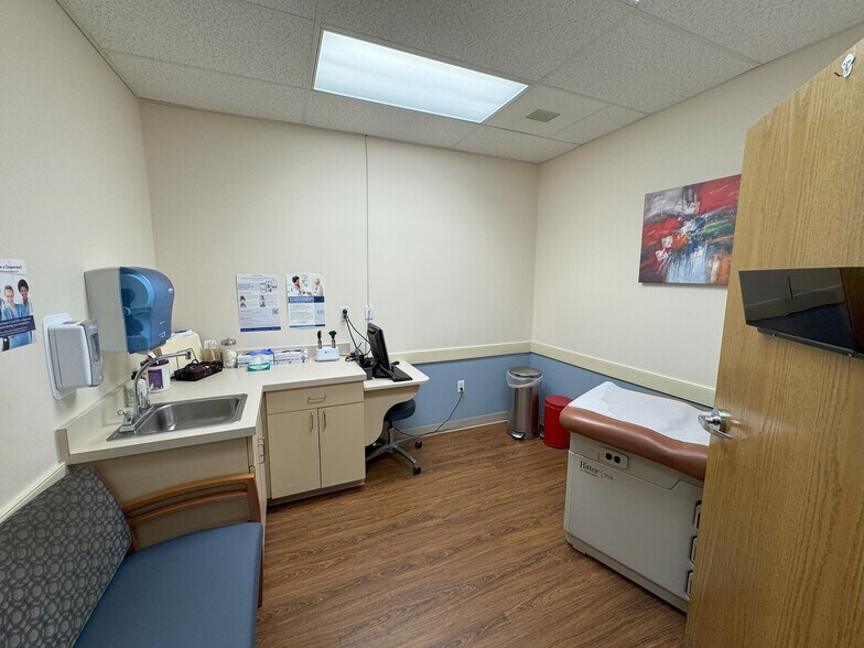 More Photos Of 6200 Station Dr, Bealeton Medical For Sale