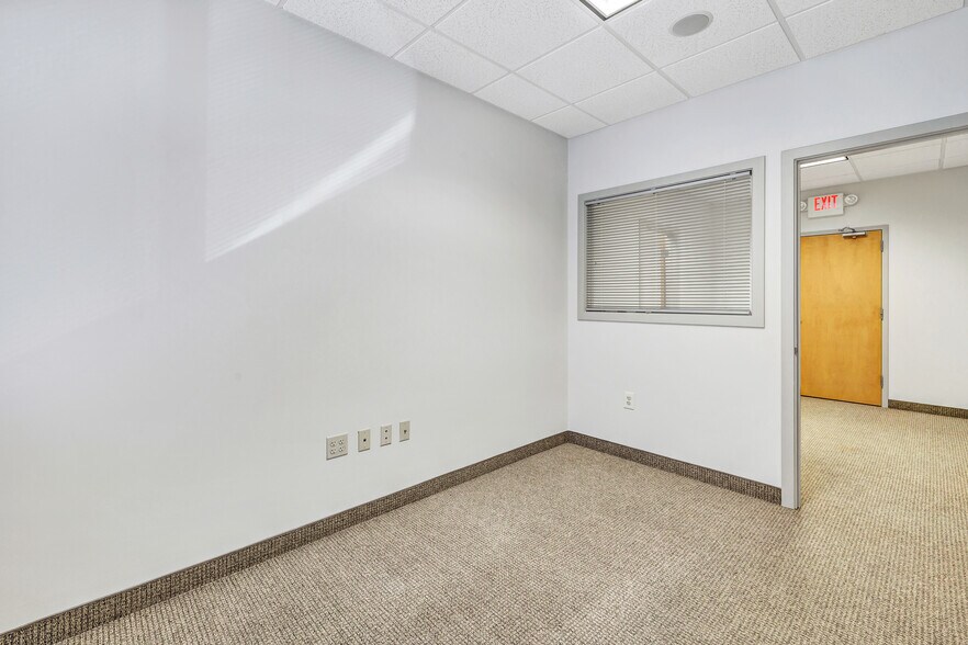 More Photos Of 1449 Old Waterbury Rd, Southbury Office For Sale