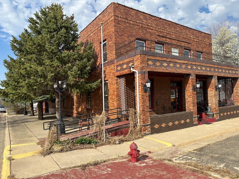 Primary Photo Of 211 W Kansas St, Crofton Hotel For Sale