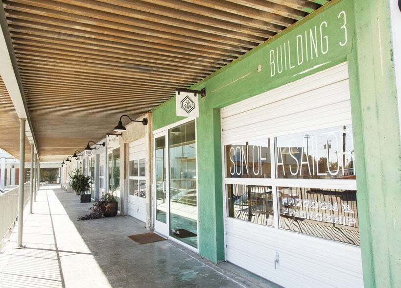 More Photos Of 916 Springdale Rd, Austin Unknown For Lease