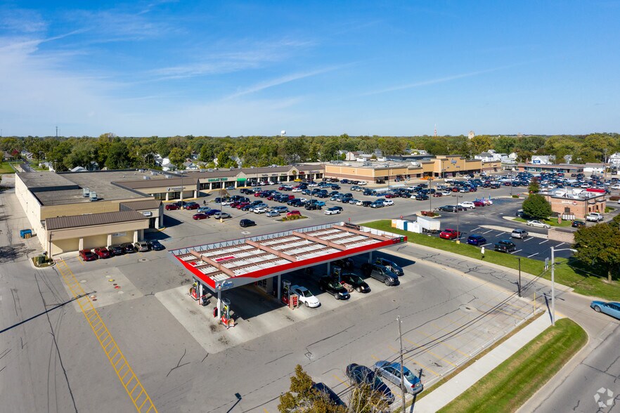 More Photos Of 850-1020 S Monroe St, Monroe Supermarket For Lease