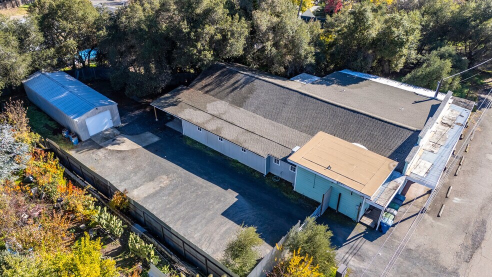 More Photos Of 840 N Cloverdale Blvd, Cloverdale Convenience Store For Sale