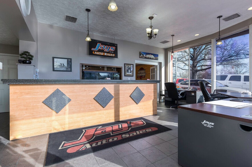 More Photos Of 1545 Berry Blvd, Louisville Auto Dealership For Sale