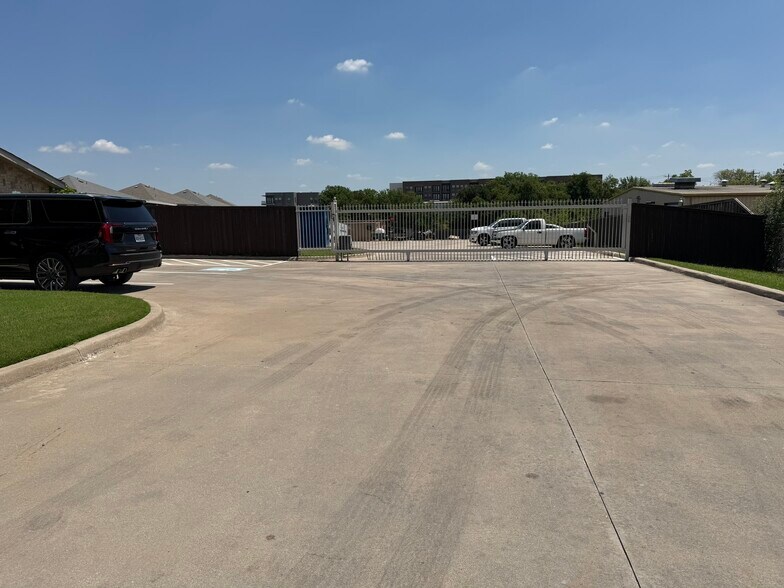 More Photos Of 414 N Kealy Ave, Lewisville Office For Sale