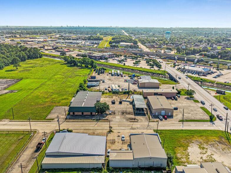More Photos Of 1655 S 23rd St, Beaumont Service For Sale