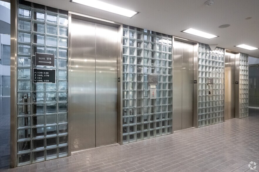 More Photos Of 15995 N Barkers Landing Rd, Houston Office For Lease