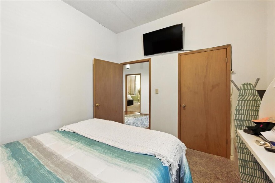 More Photos Of 501-503 Iowa Ave, Essex Storefront Retail Residential For Sale