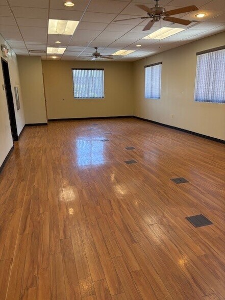 More Photos Of 124 Springfield Ct, O'Fallon Medical For Lease