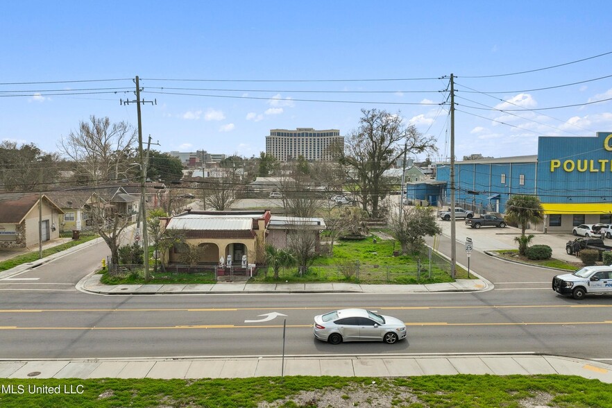 Primary Photo Of 867 Division St, Biloxi Freestanding For Sale