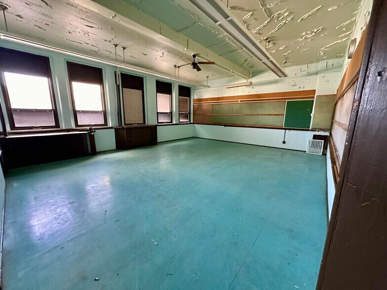 More Photos Of 124 E Abbott St, Lansford Specialty For Sale