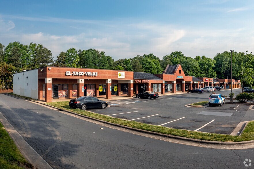 More Photos Of 6701 N Tryon St, Charlotte General Retail For Sale