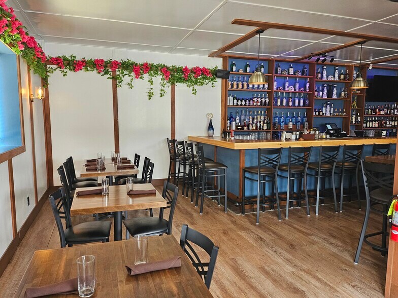 More Photos Of 10 McGillis Ave, Lake George Restaurant For Lease