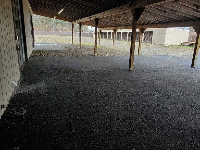 More Photos Of 3511 Boone Rd SE, Salem Distribution For Sale