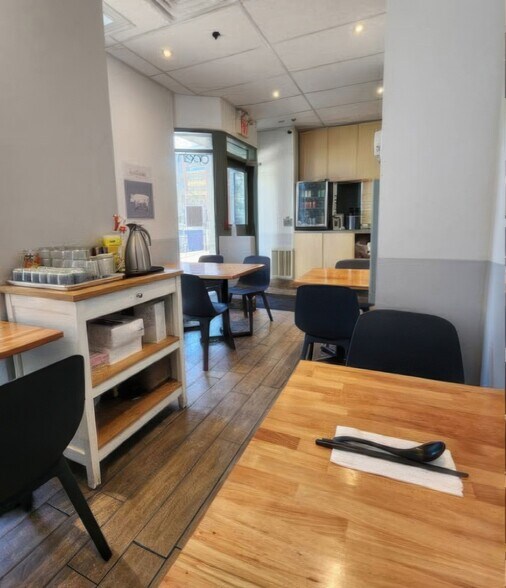 More Photos Of 402 8th St SW, Calgary Restaurant For Sale