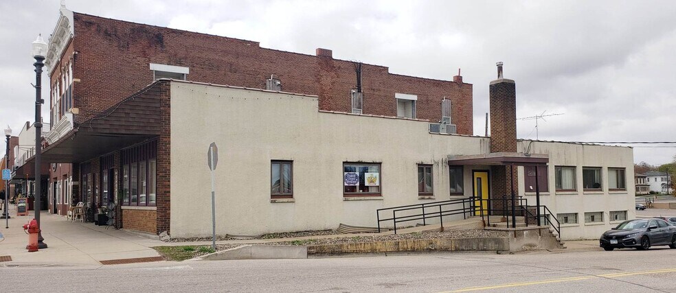 More Photos Of 224 S Main St, Zumbrota General Retail For Lease