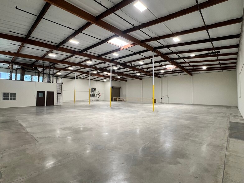 More Photos Of 13236 Barton Cir, Whittier Manufacturing For Lease