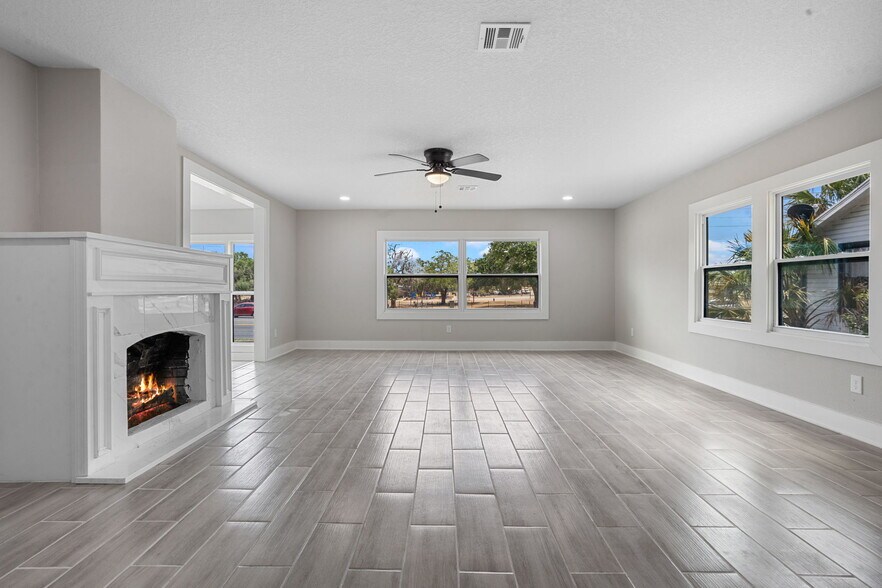 More Photos Of 209 N 14th St, Leesburg Office Residential For Sale