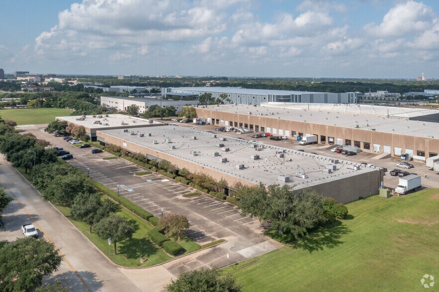 More Photos Of 505 Julie Rivers Dr, Sugar Land Unknown For Lease