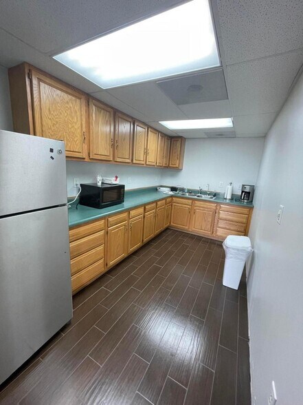 More Photos Of 15812 State Route 56 W, Mount Sterling Light Distribution For Sale