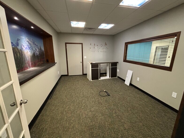 More Photos Of 202 S 6th St, Emmaus Light Manufacturing For Sale