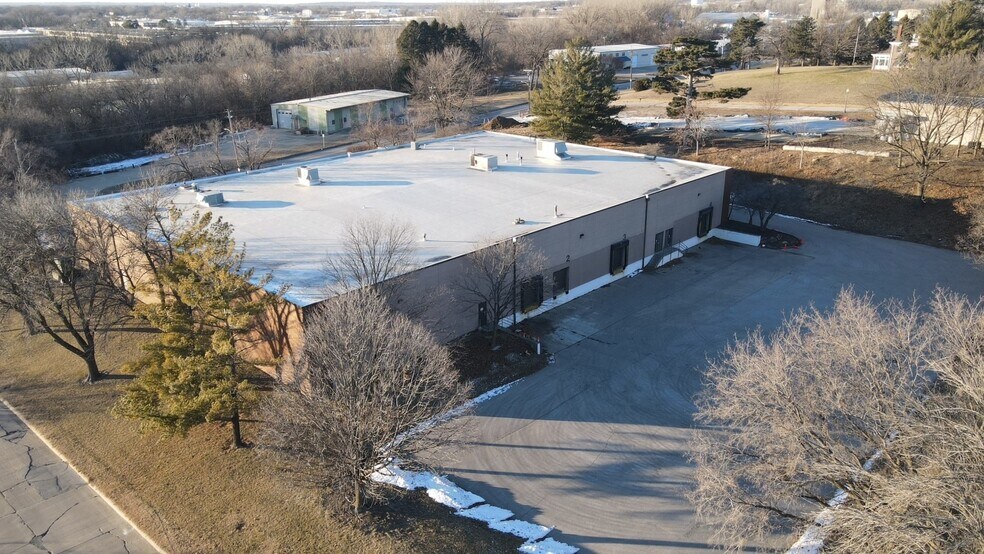 More Photos Of 3801 Delaware Ave, Des Moines Warehouse For Sale